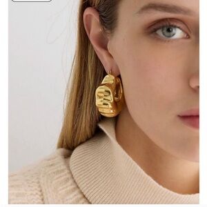 J.crew Gold Lightweight sculpted hoop earrings NEW